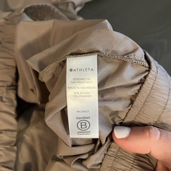 Athleta Women’s Run With It Lightweight Jacket - Picture 6 of 8